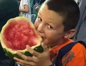 带你吃瓜奇葩吃瓜方式,带你领略奇葩吃瓜方式