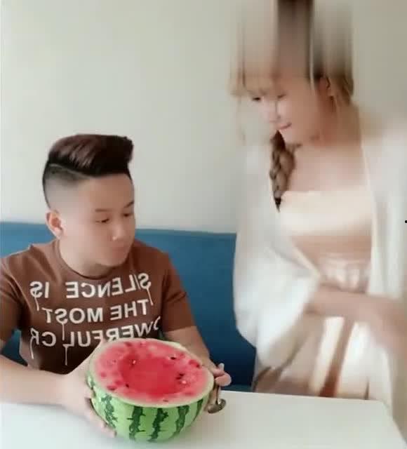 在妹妹家吃瓜,妹妹家的一次欢乐吃瓜之旅