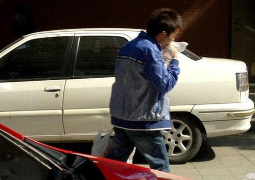 吃瓜乞丐,揭秘街头传奇人物的生活点滴