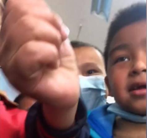 眼镜马老师吃瓜